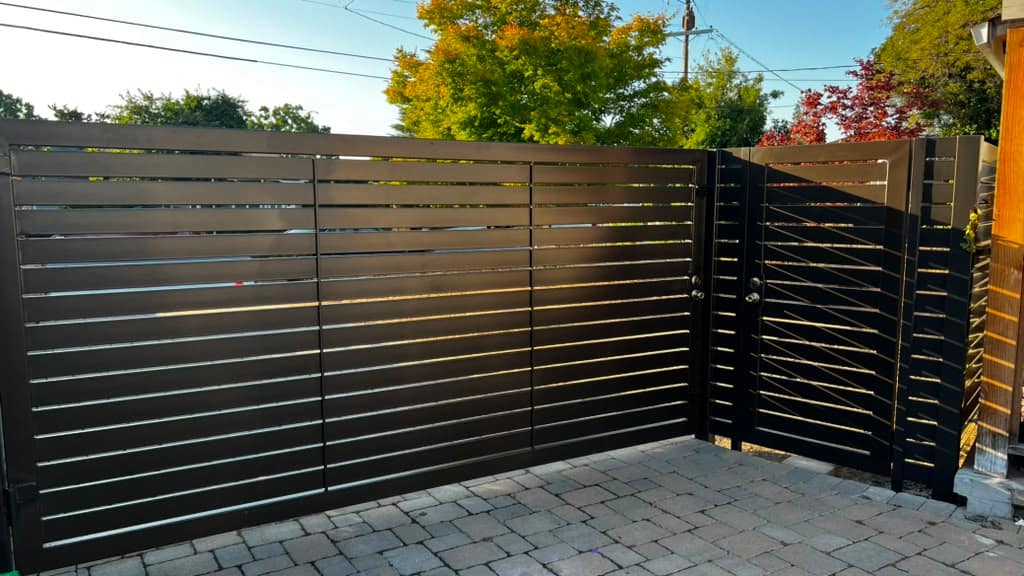 Modern horizontal-slat automatic driveway gate at a Peninsula estate installed by NGL Automatic Gates